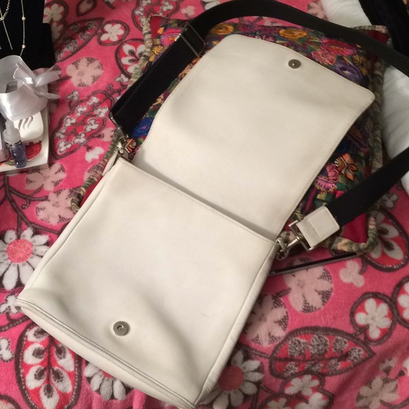Vintage Coach White Leather Crossbody Adj. Purse - Picture 3 of 15